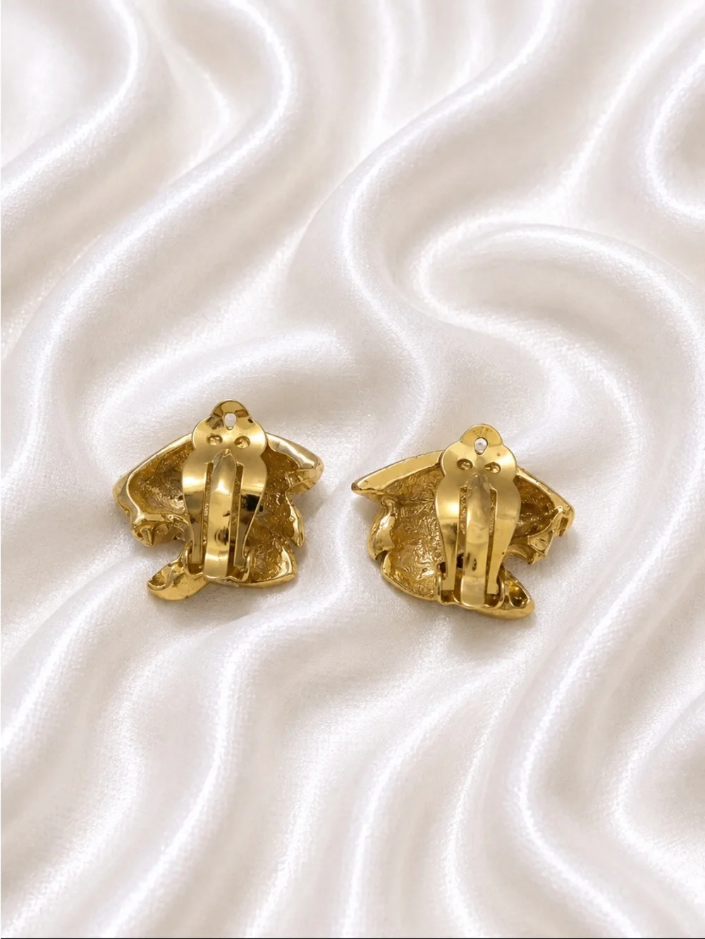 N/A elegant gold